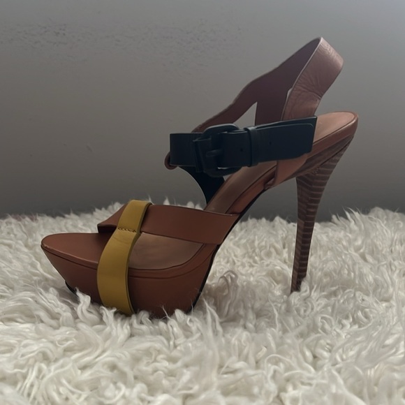 GORGEOUS L.A.M.B. by Gwen Stefani Tan with Blk & Yellow Platform Stiletttosπ π - Picture 12 of 15